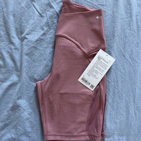 NWT lululemon Unlimit HR Short 8” *Mesh - Picture 3 of 3